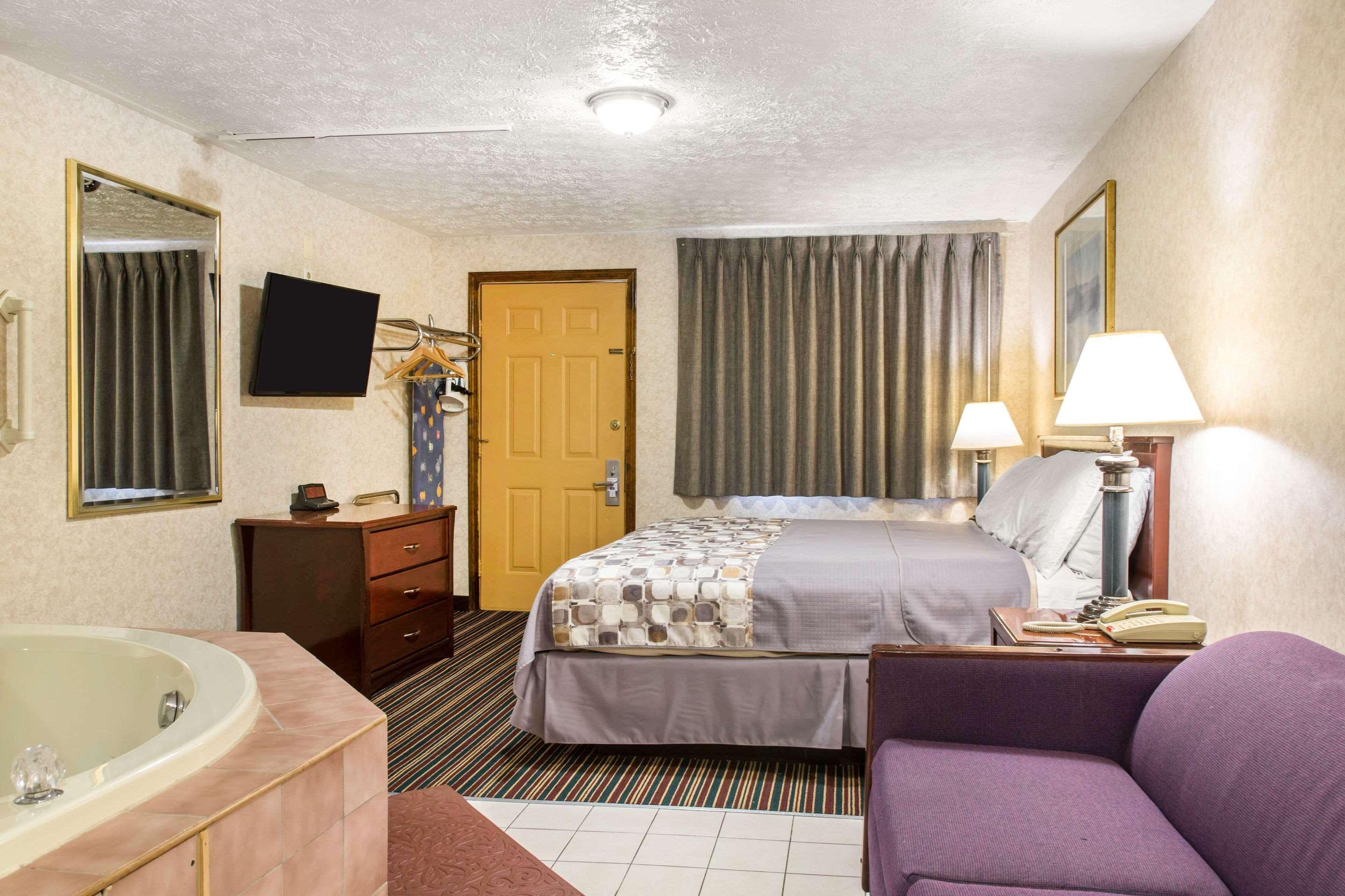 Rodeway Inn & Suites Branford - Guilford Extérieur photo